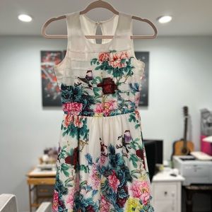 Bright color , one of the best fabric